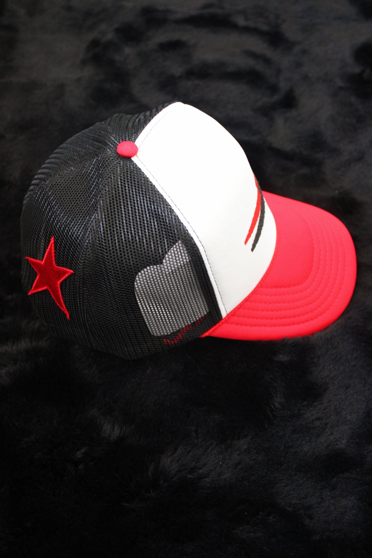 BLK,RD M.N.B TRUCKER